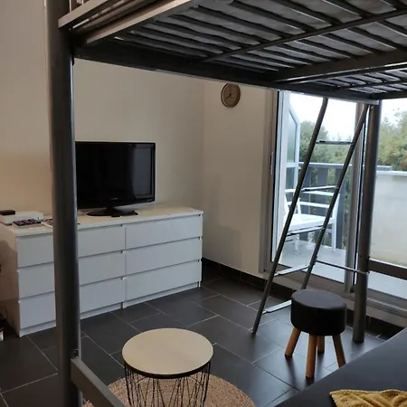 Proche Avec Piscine *