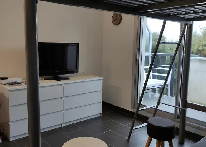 Proche Avec Piscine *